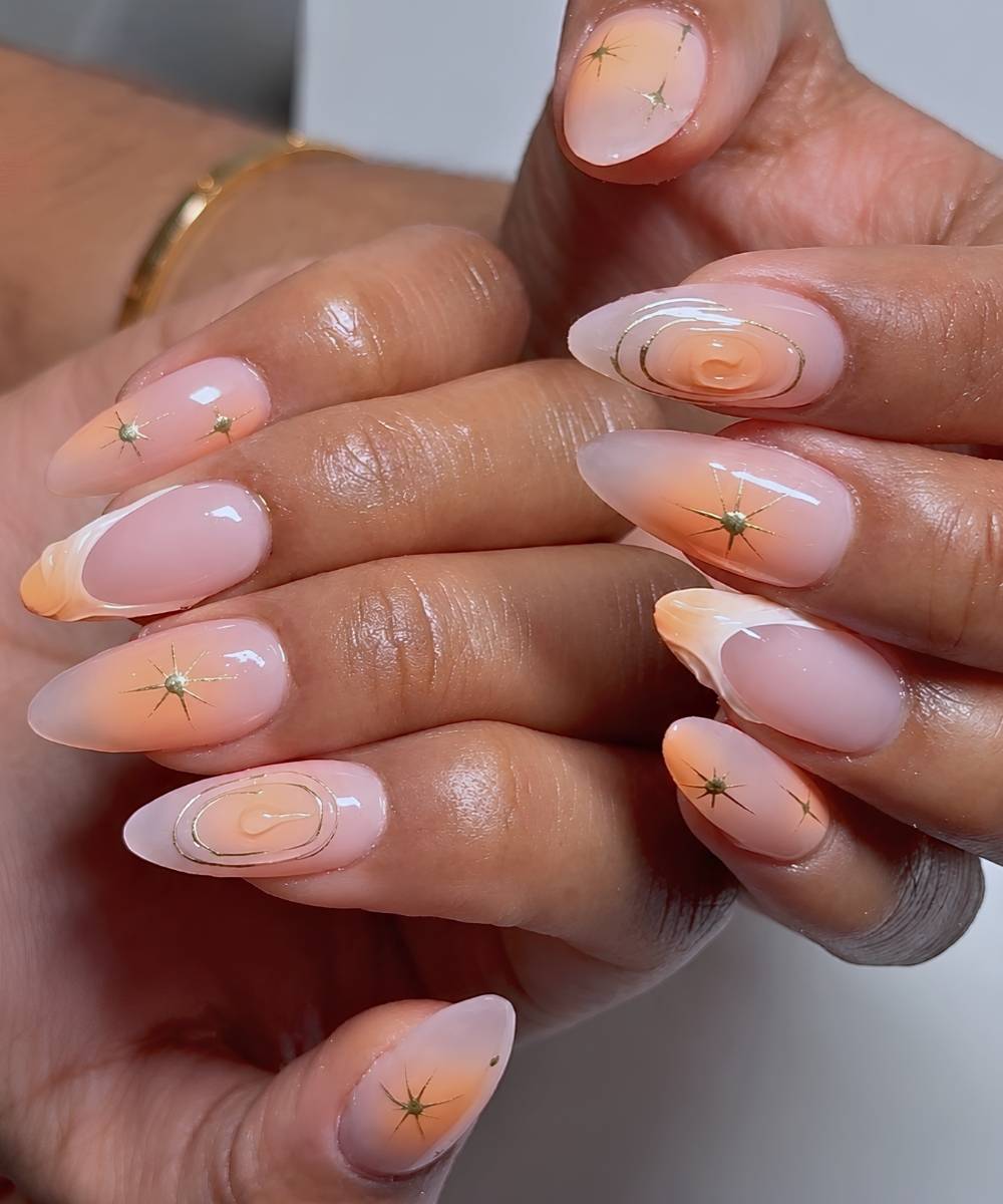 Pfirsich Naegel mit Metallic Sternen