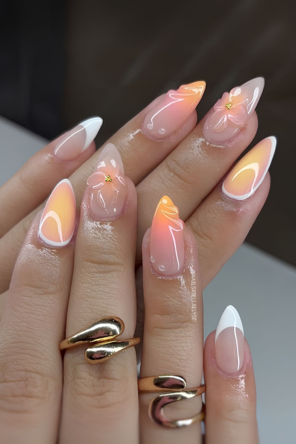 Pfirsich-und-Weiß-Mix-and-Match-Nägel