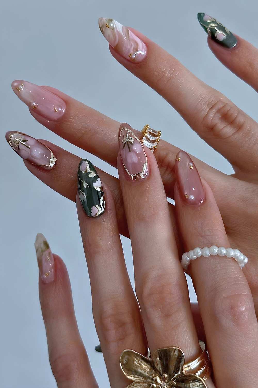 Pink Gruene Naegel mit Tulpen