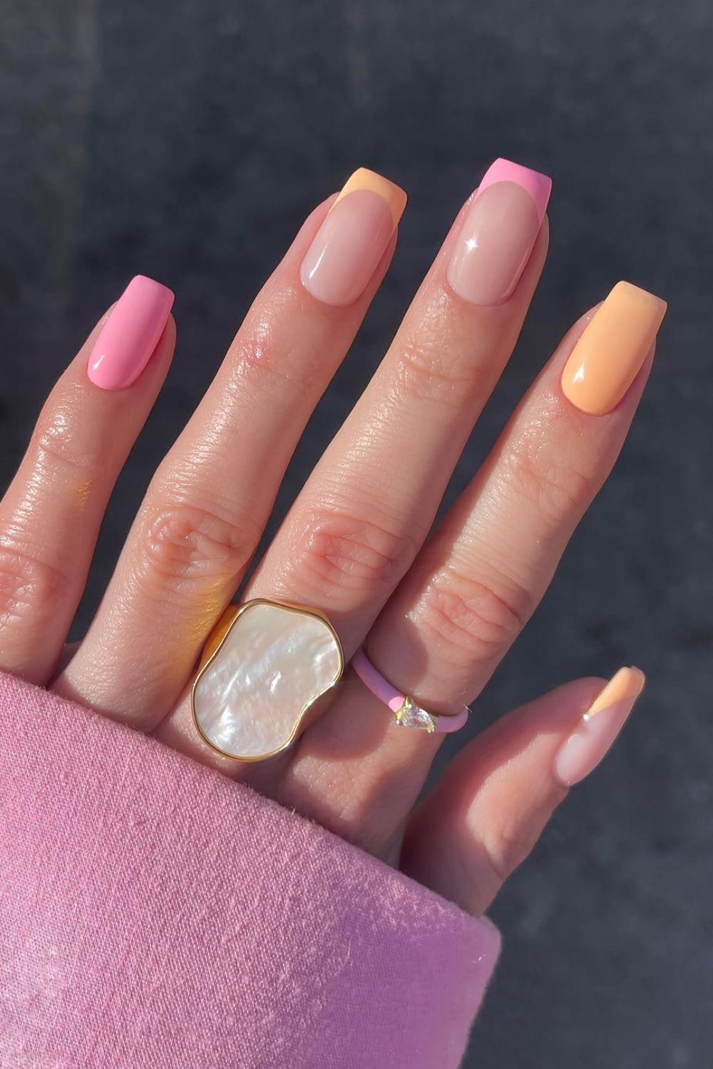 Rosa-und-Pastellorange-Maniküre