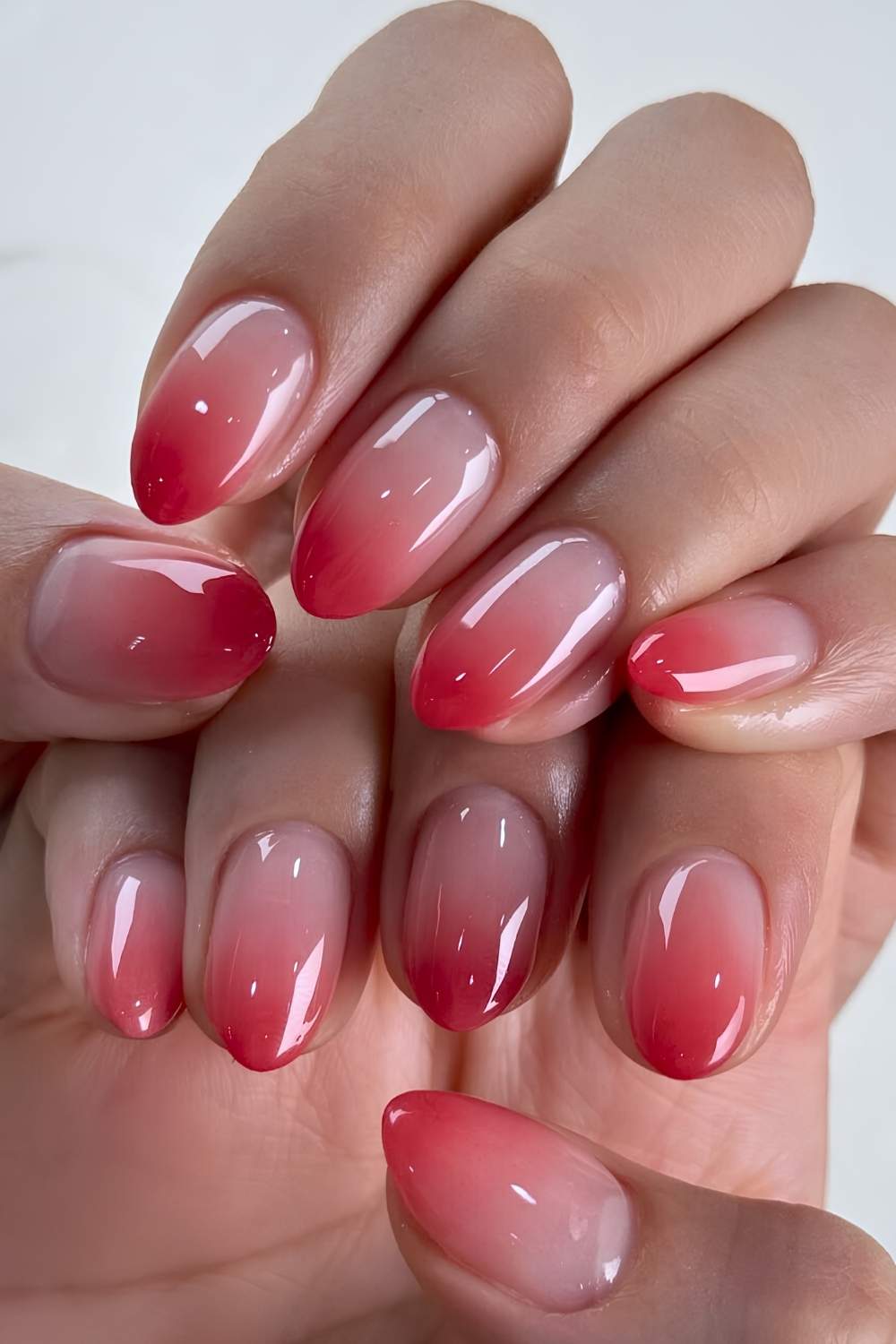 Rote und pinke Ombre Naegel