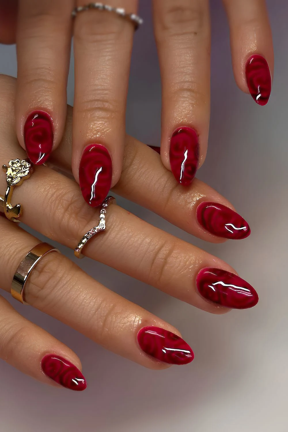 Rote und schwarze Rosenn&auml;gel