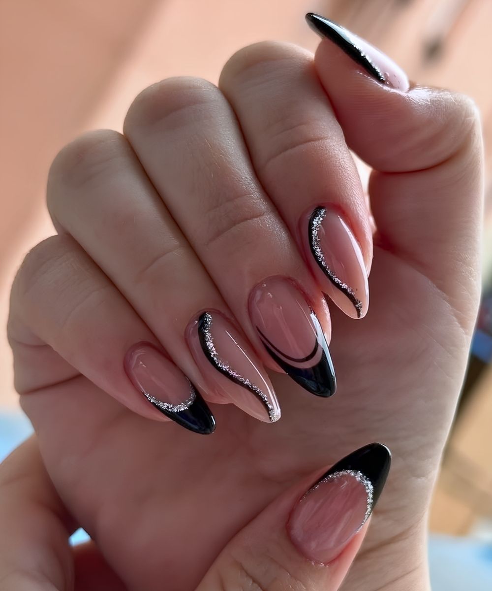 Schwarze French Nails mit silbernem Glitzer