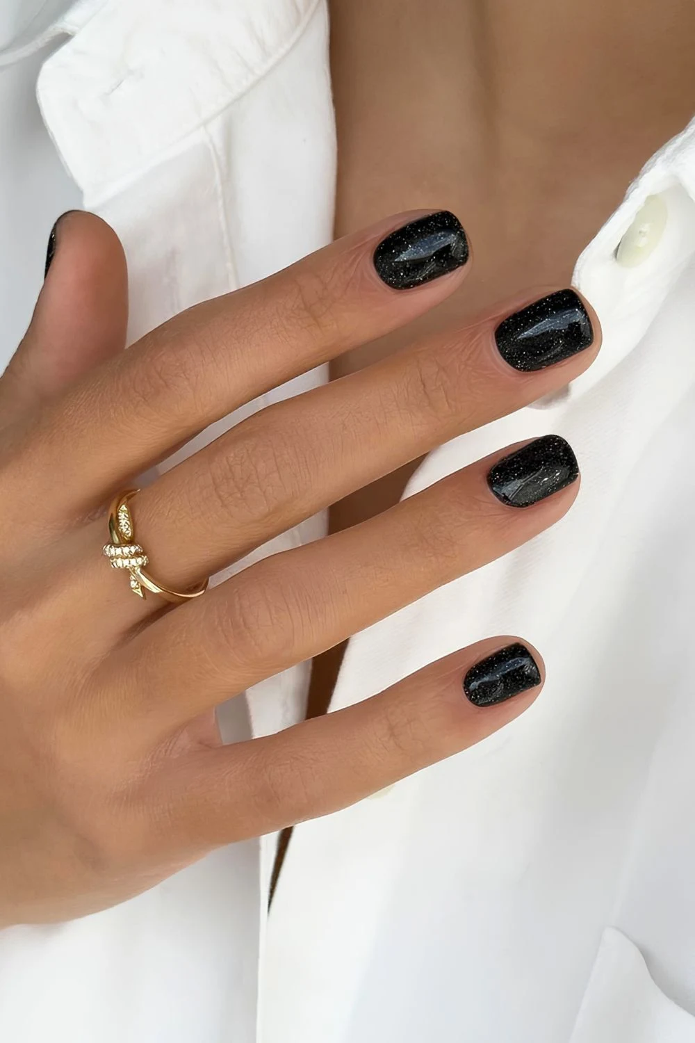 Schwarze Glitzer-Nägel