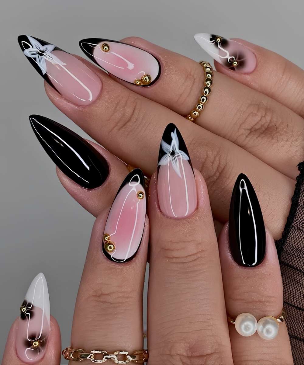 Schwarze rosa Nails mit Blumen und Aura