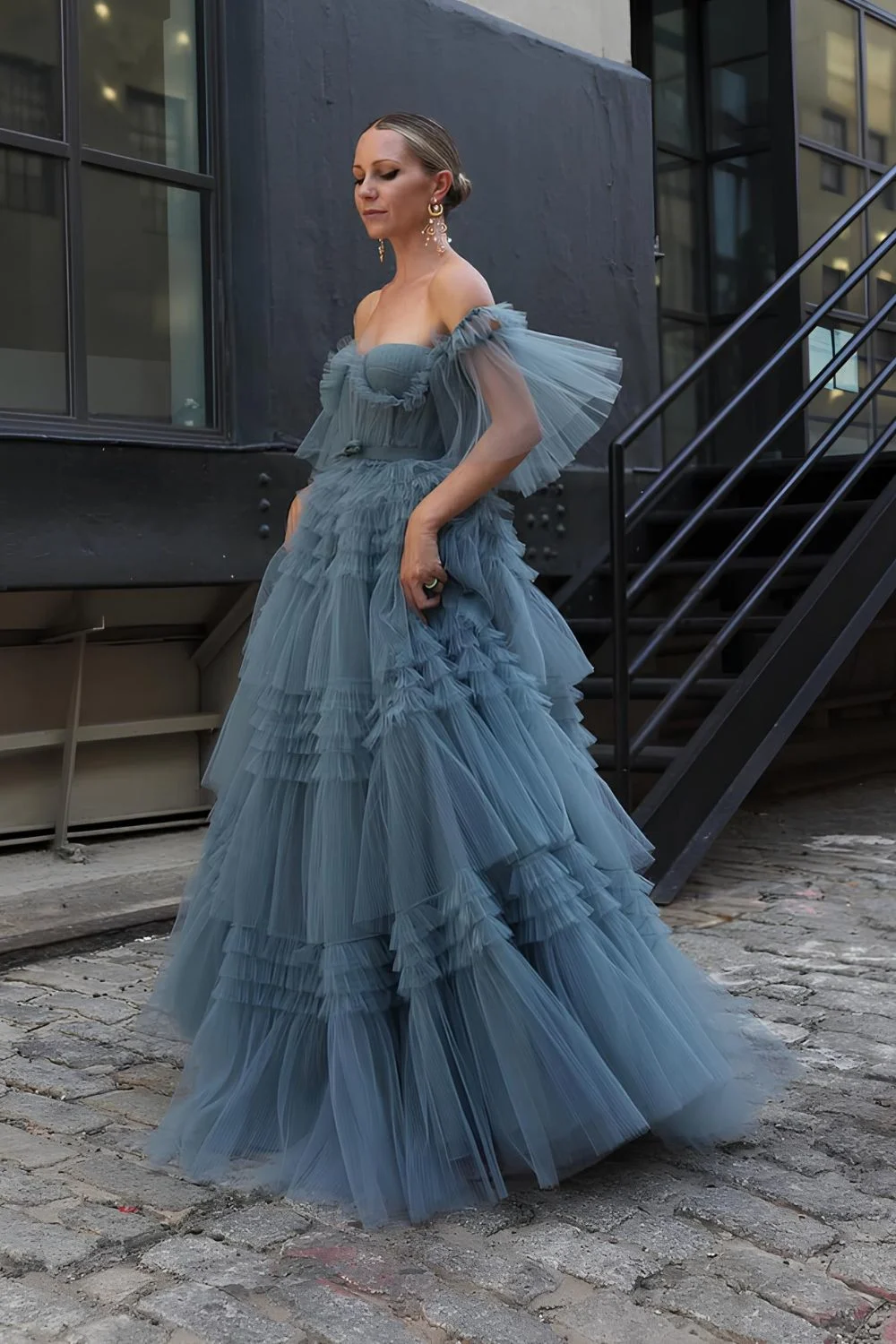 Staubblaues Abiballkleid mit R&uuml;schen