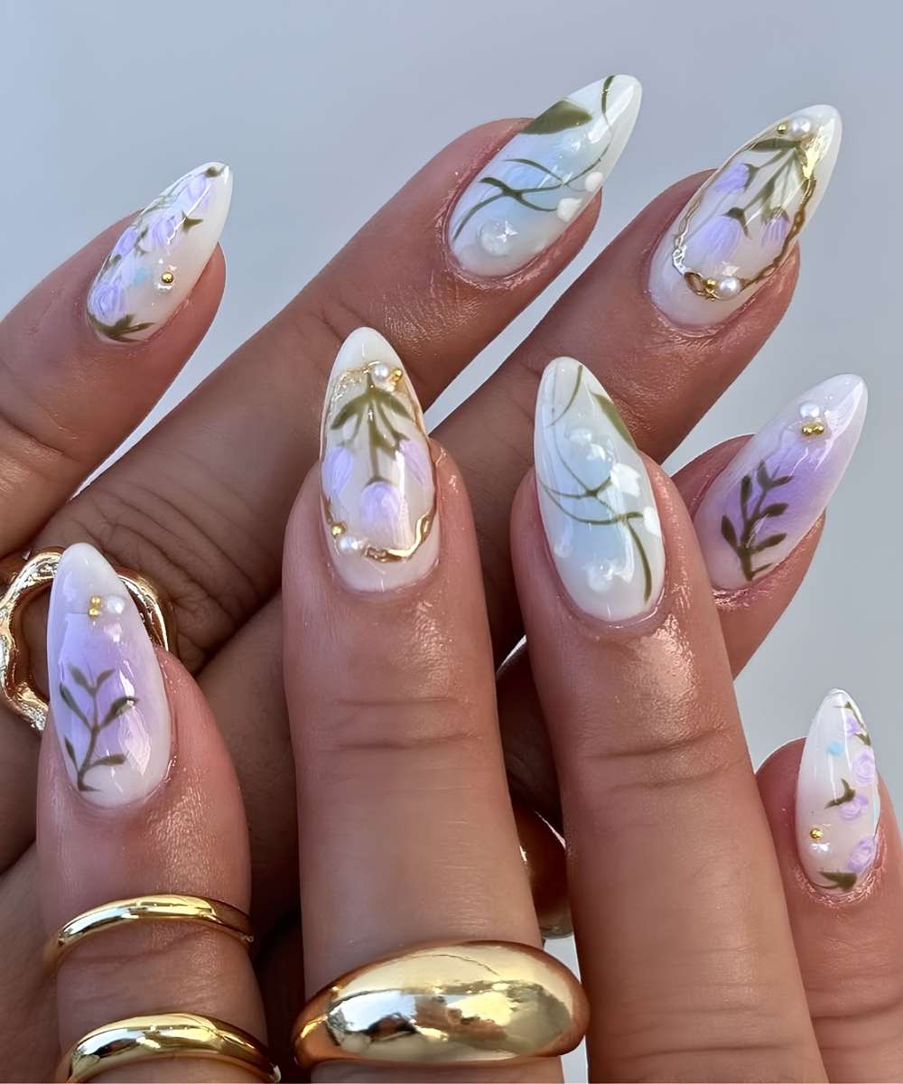 Weisse Aura Naegel mit Tulpen