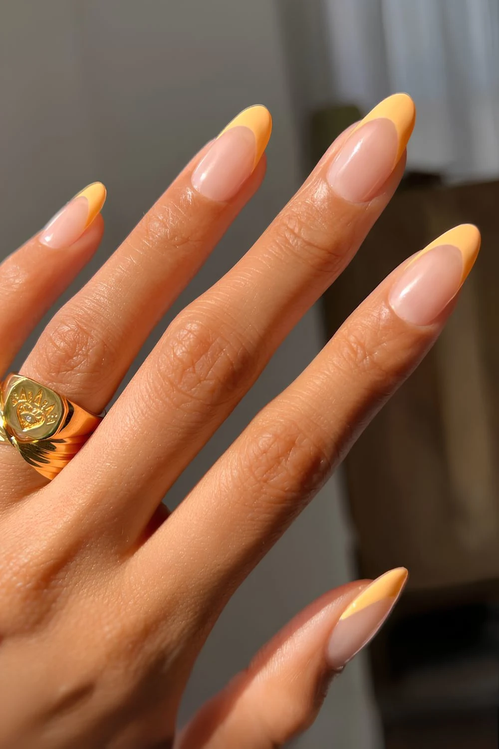 Zarte Pfirsich-French-Maniküre