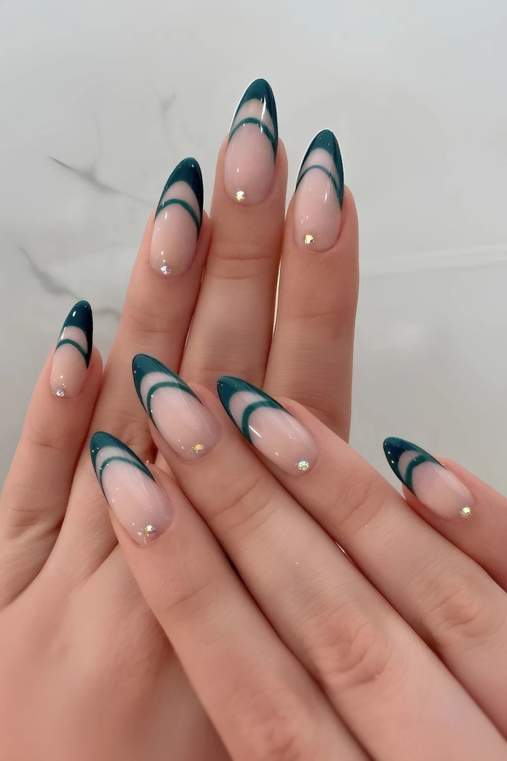 Dunkelgr&uuml;ne Double-French-Manik&uuml;re mit Strass