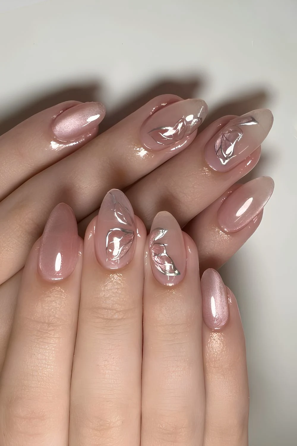 Jelly-Pink-Cat-Eye-Nägel mit Schmetterlingen