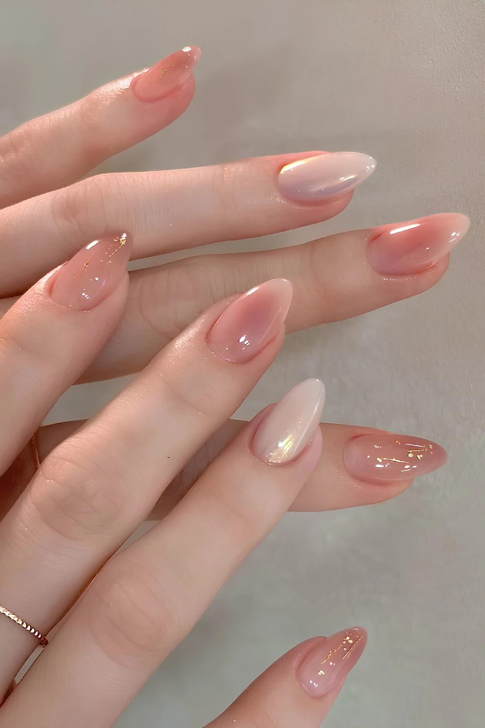 Blush Effekt Nägel mit Glitzer und Chrom Akzenten