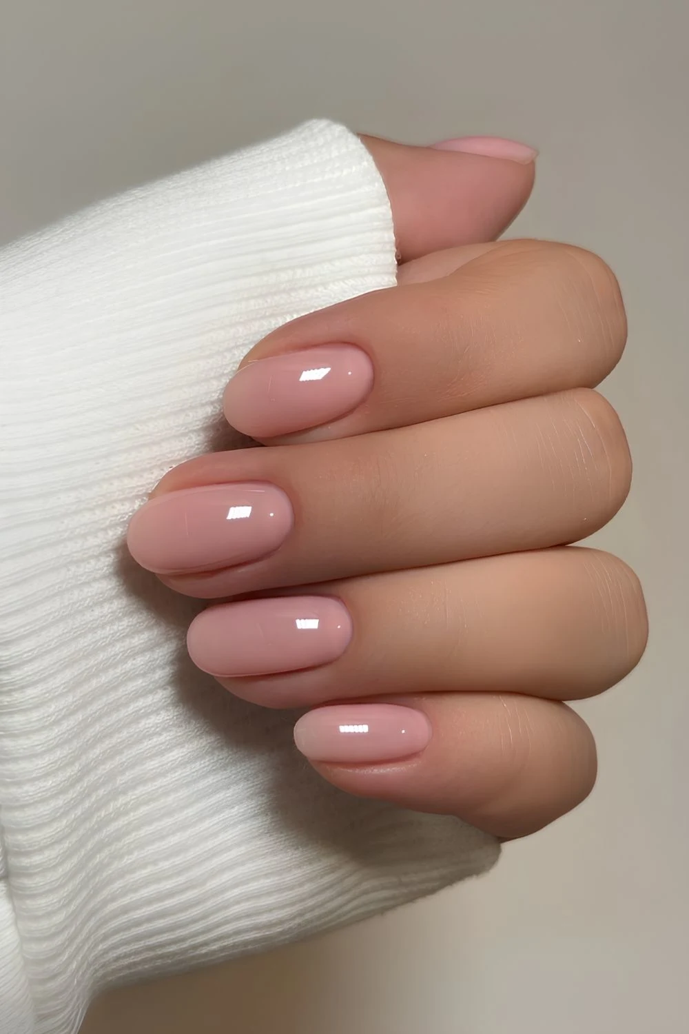 Erdbeermilch-Maniküre