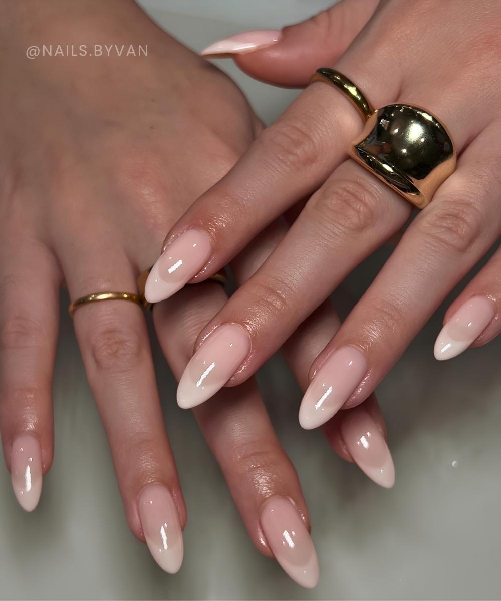 Gedeckte beige French Tips