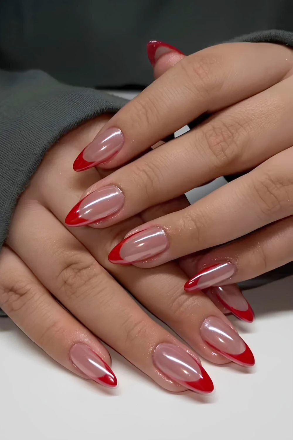 Glasierte rote French-Nägel