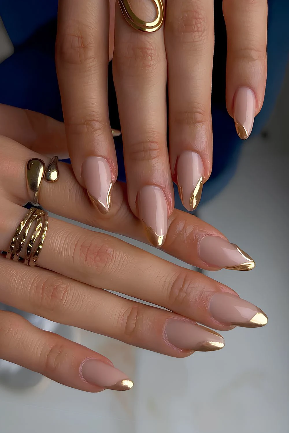 Goldene Chrome-French-Maniküre
