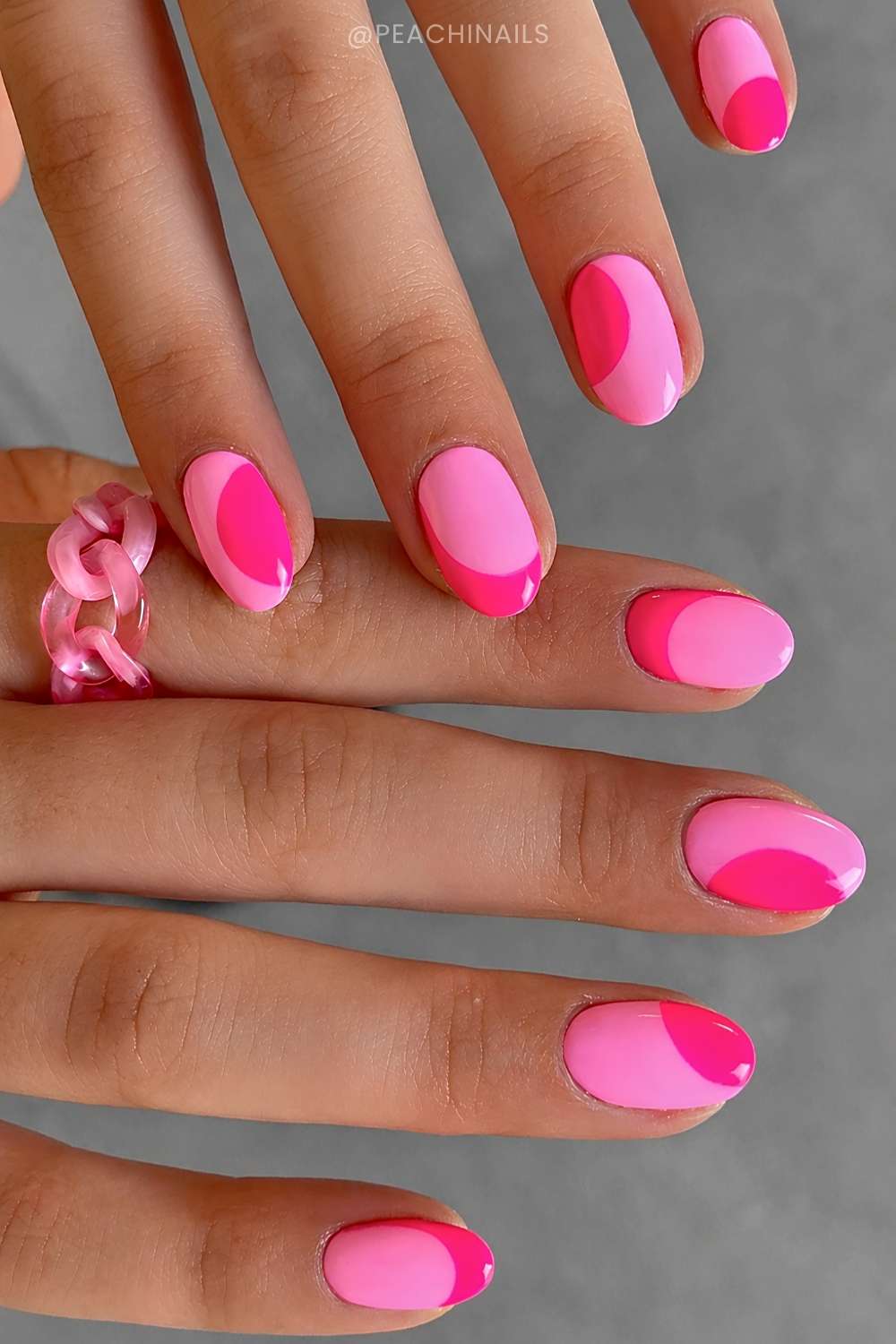 Hellpinke Naegel mit neonpinken Akzenten