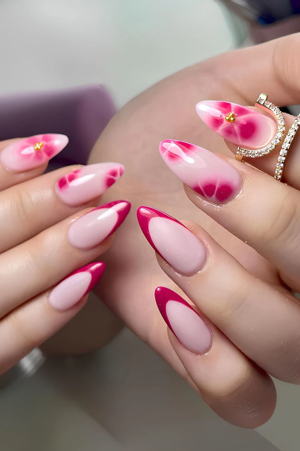 Knallpink-French-Maniküre mit Blooming-Gel-Blumen