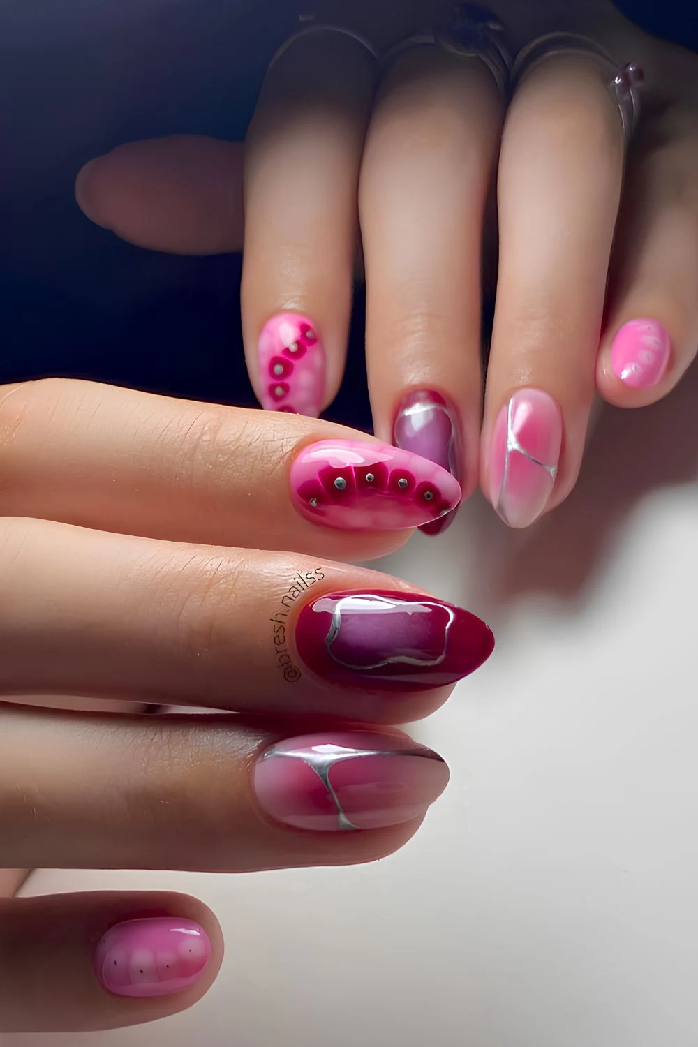 Knallpink-Mix-and-Match-Maniküre