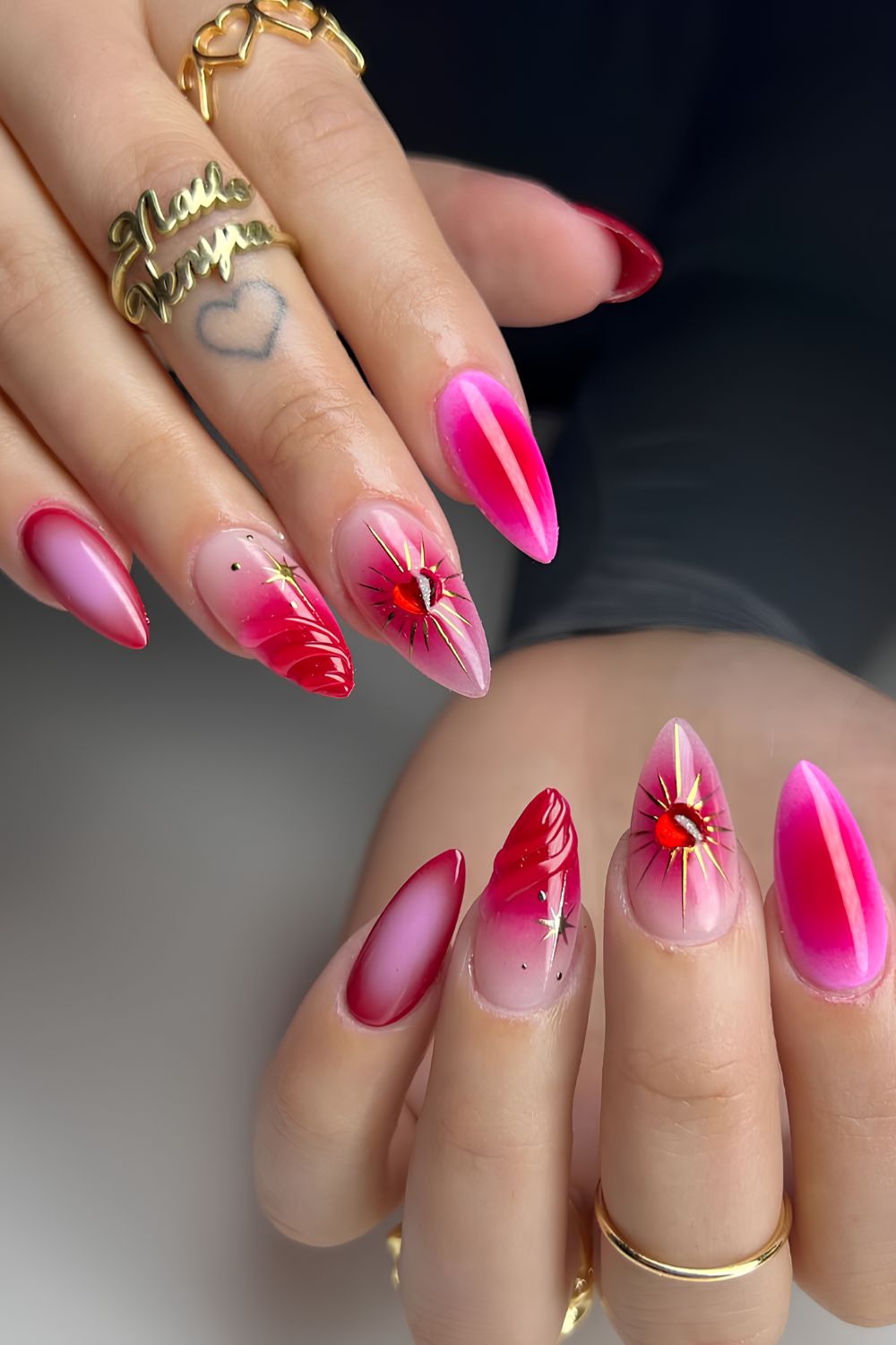 Knallpink-Nägel mit Aura und 3D-Details