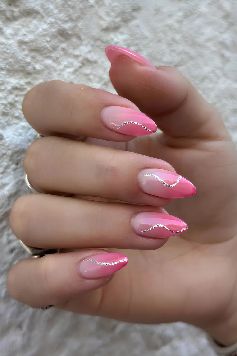 Knallpink-Ombre mit Glitzerlinie
