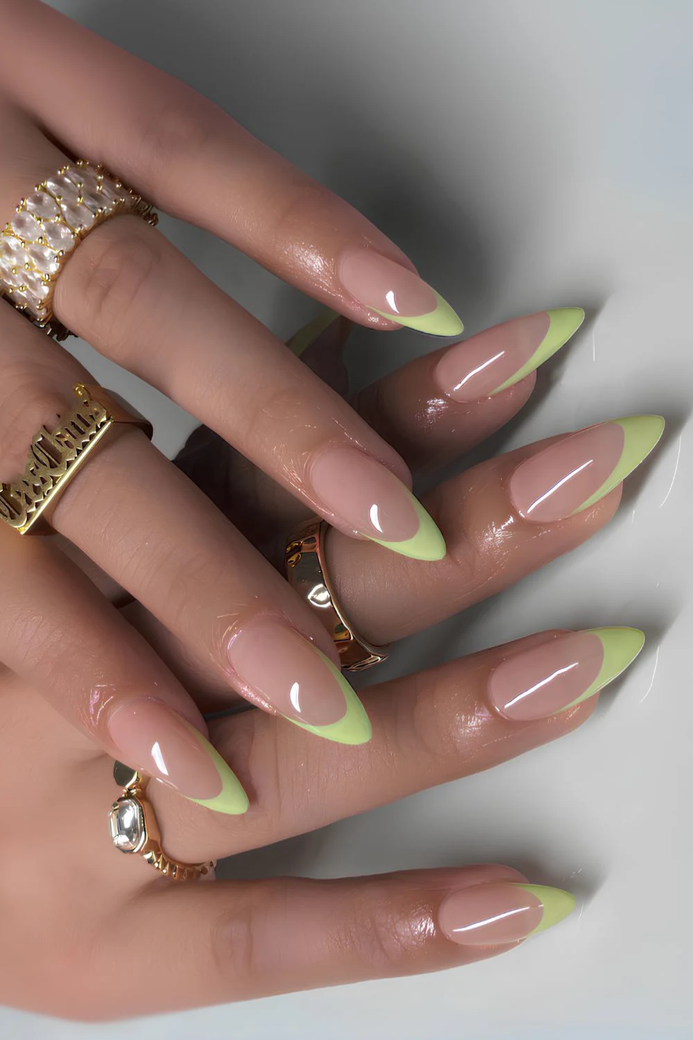 Mintgrüne Deep French Maniküre