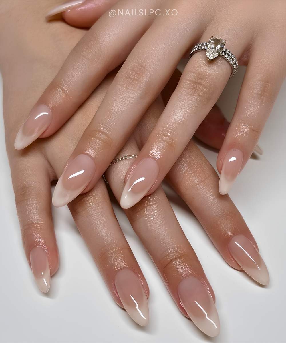 Neutral wolkige French Manikuere