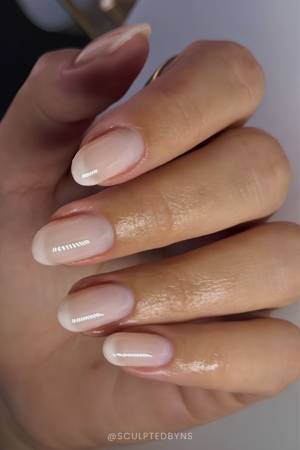 Ovale neblige French Tip Naegel