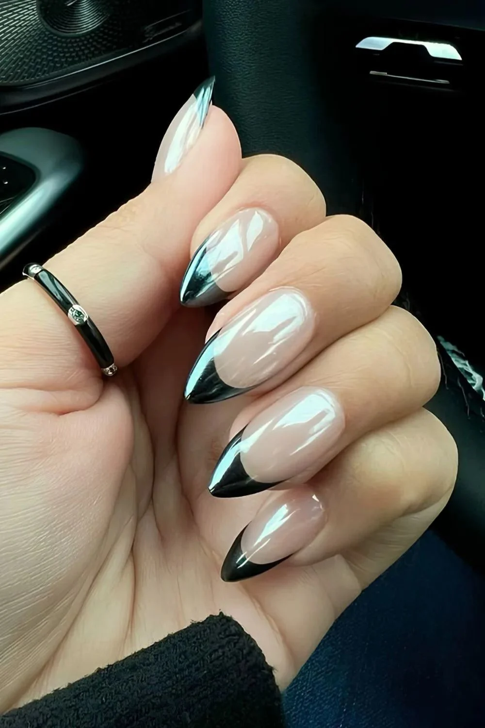 Schwarze Chrome-French-Tips