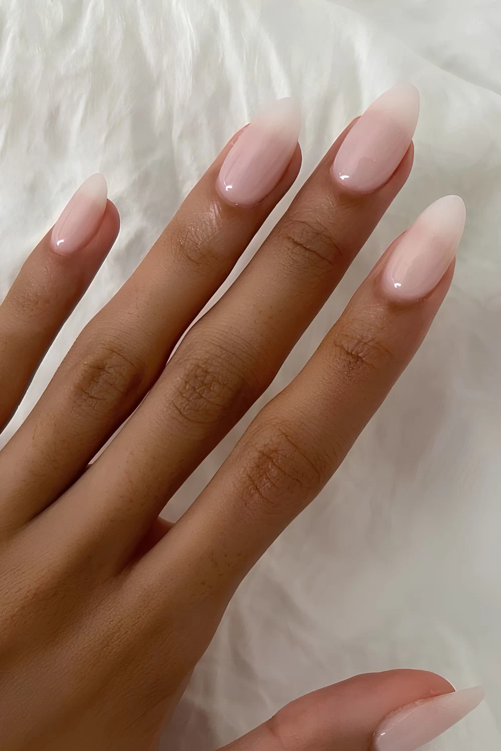 Weiche weiße American Manicure