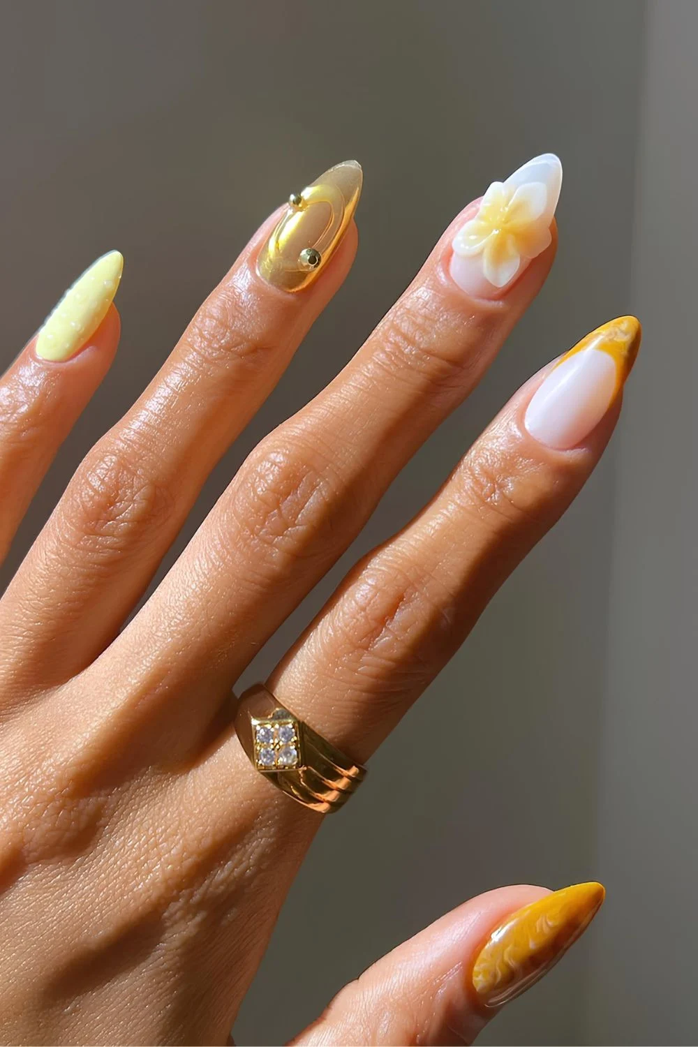 Mix-and-Match-Gelbe-Nägel