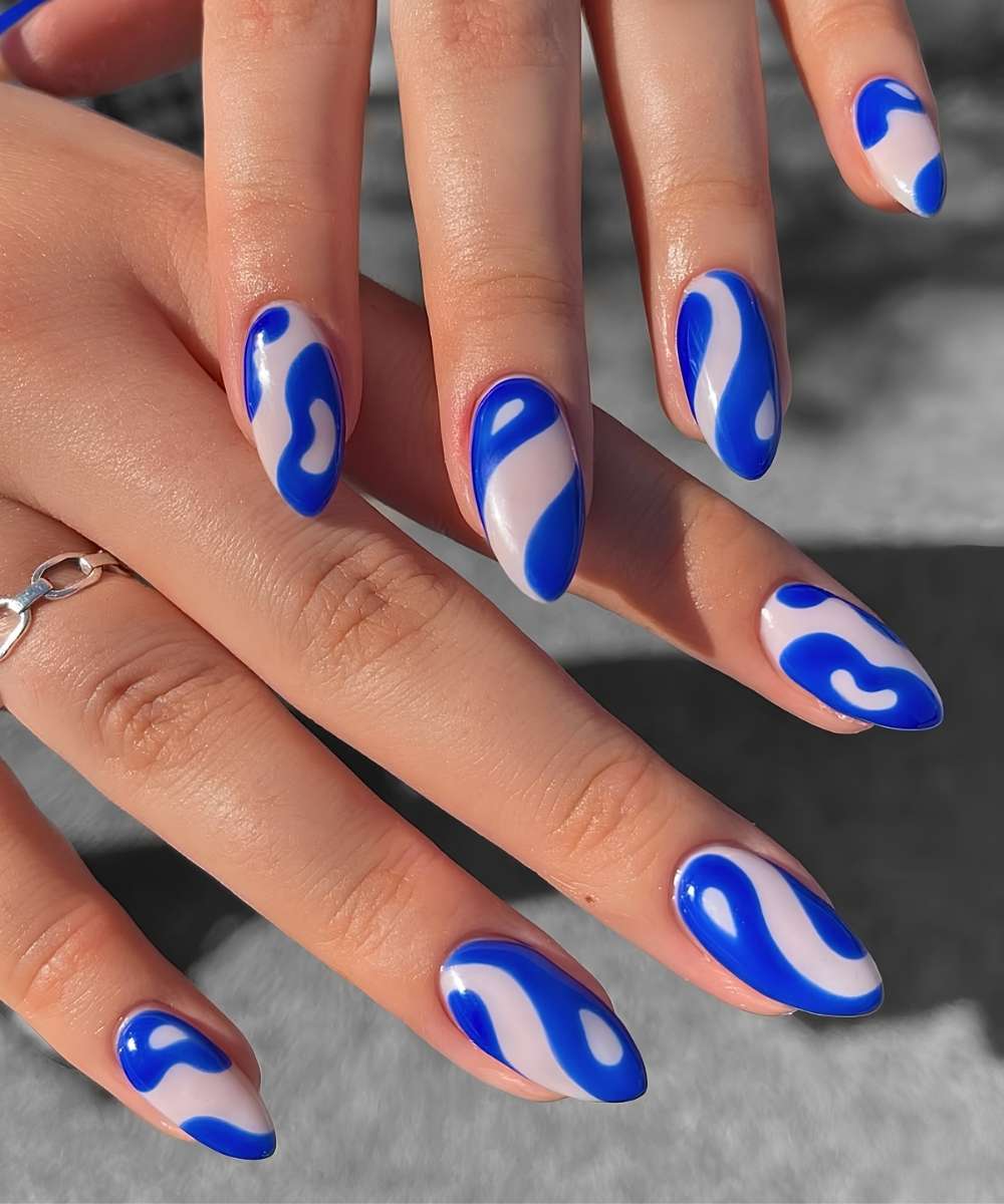 Abstrakte Electric Blue Naegel
