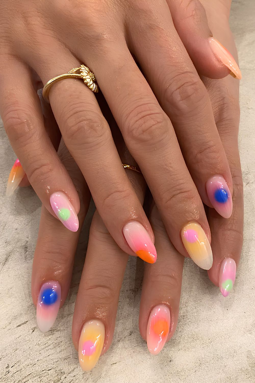 Bunte-Aura-Nägel