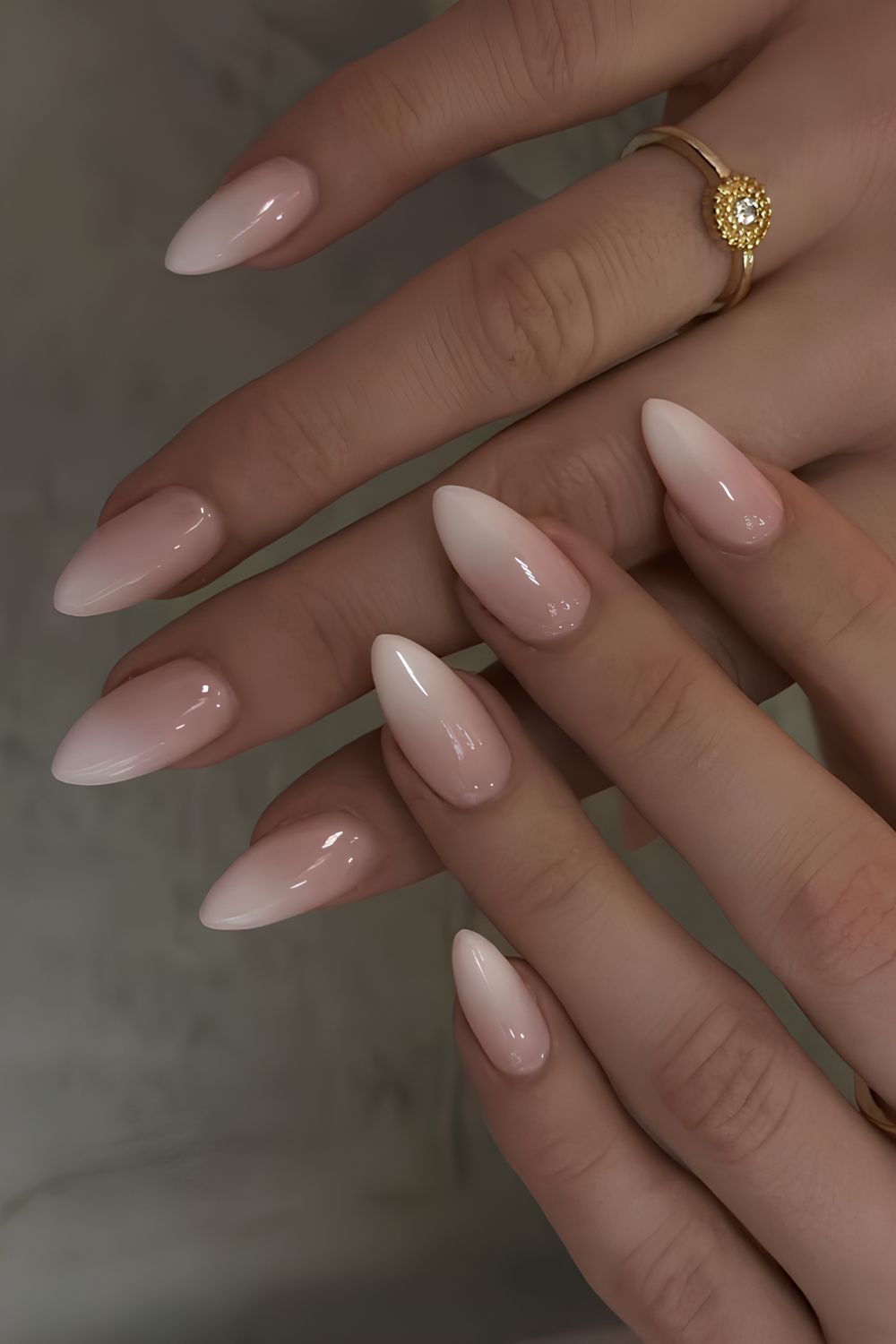 Milchig-weiße Ombré-Maniküre
