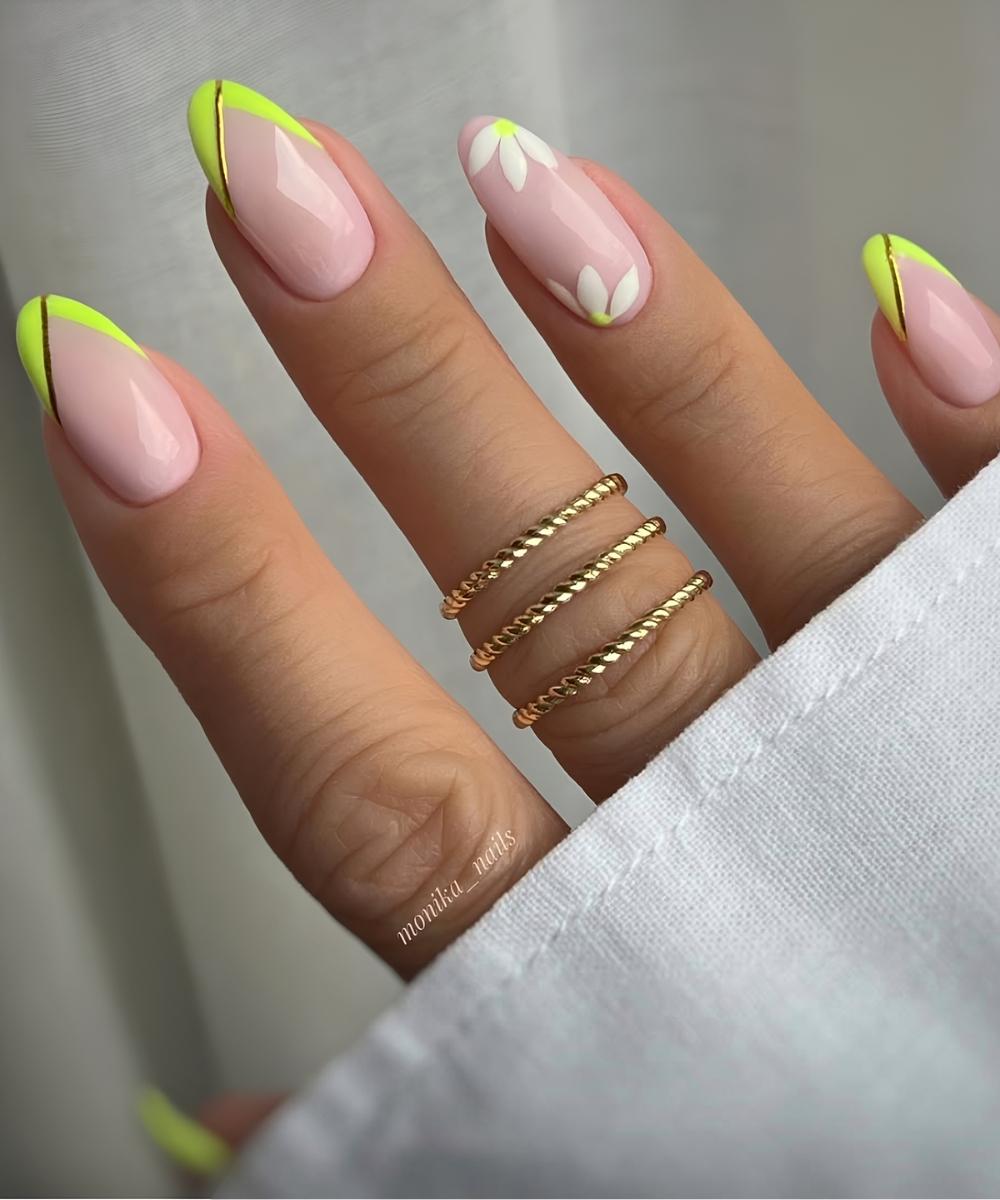 Neongruene French Mani mit Blumen und Goldlinien