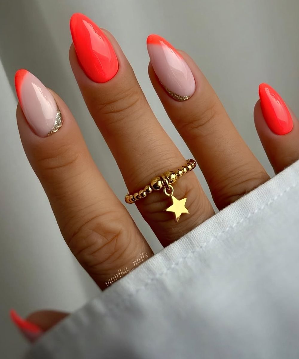 Neonkorallene Naegel mit Glitter Details