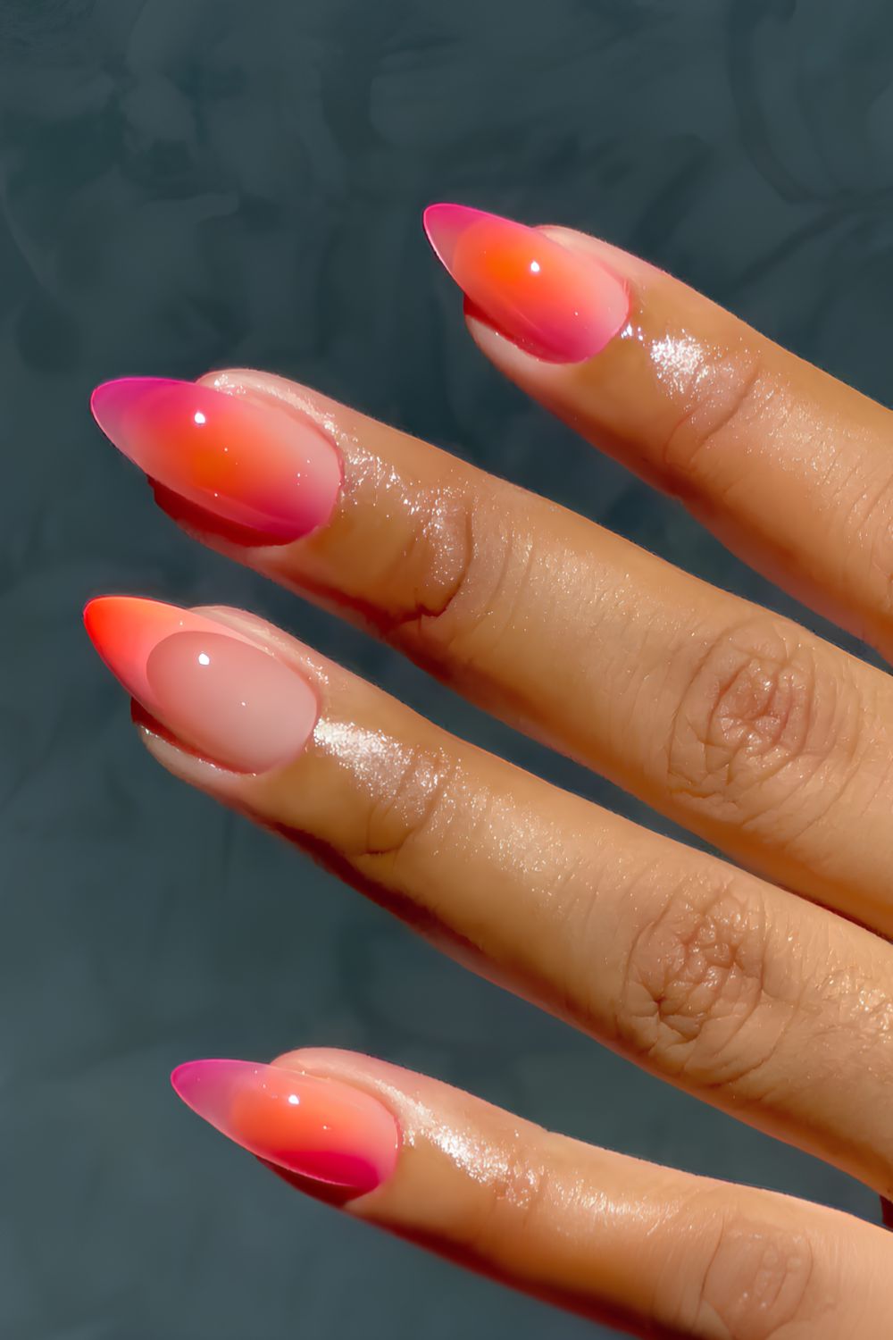 Pink-orange Farbverlauf-Maniküre