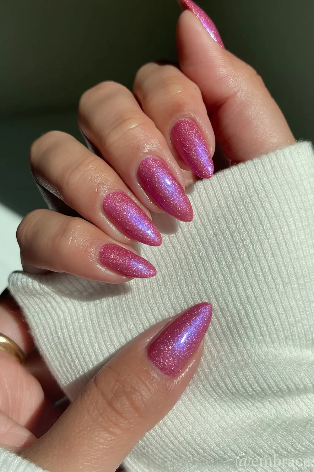 Schimmernde-rosa-Maniküre