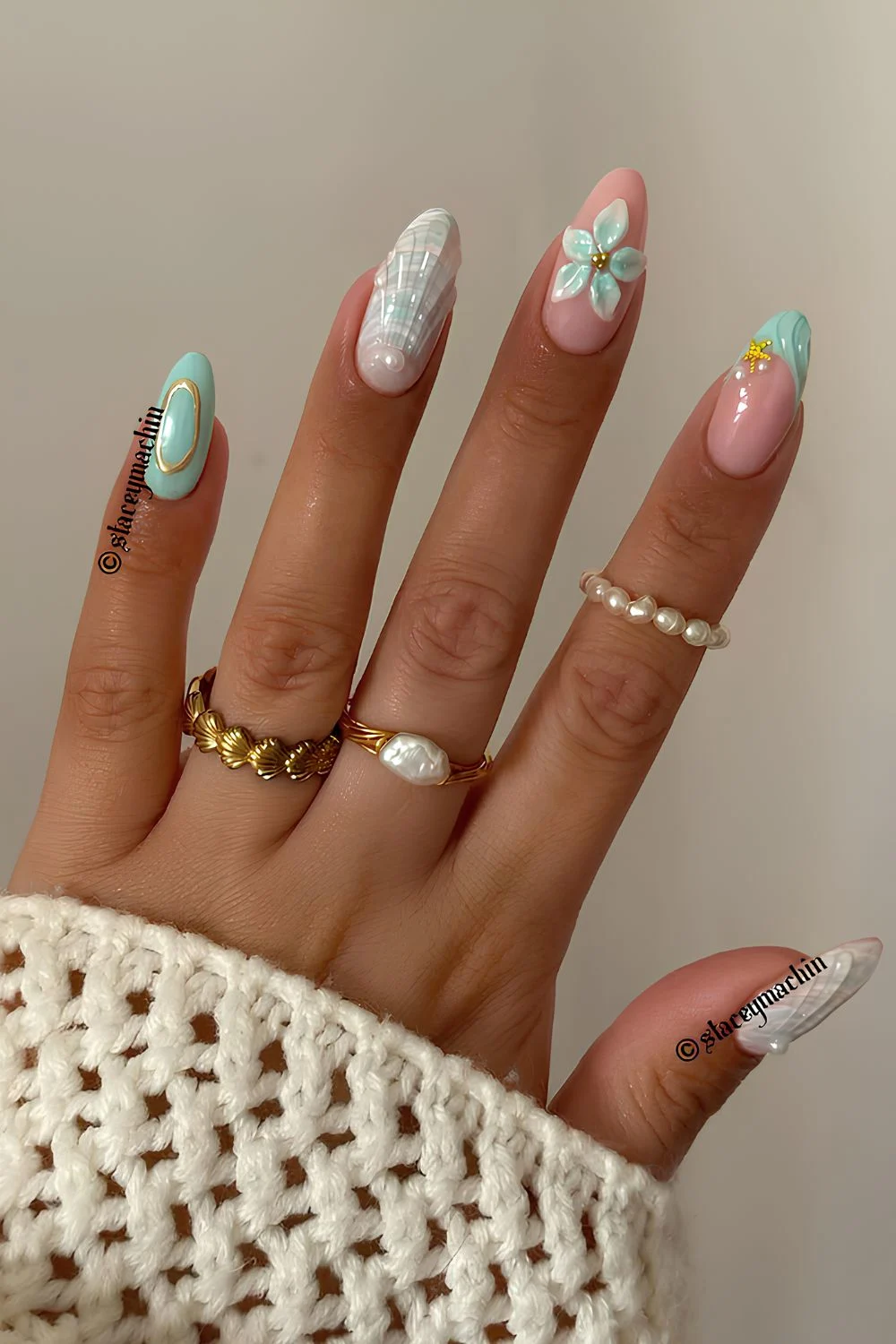 Aqua-blaue Beach-Nägel mit Blumen- und Ozean-Design