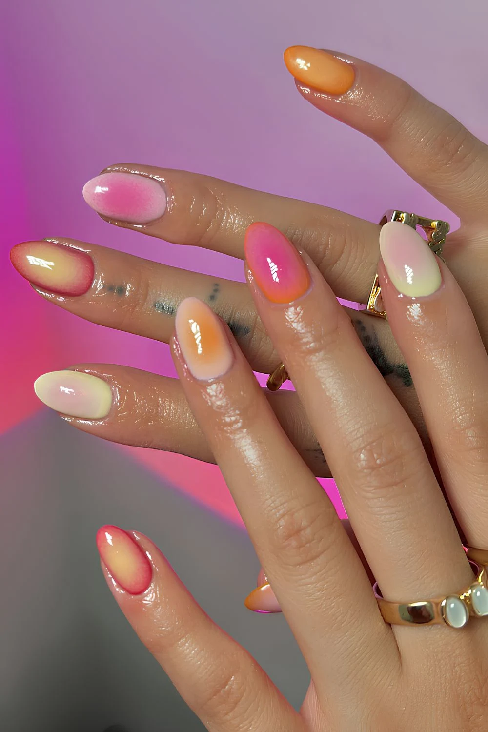 Aura-Maniküre in fruchtigen Farben