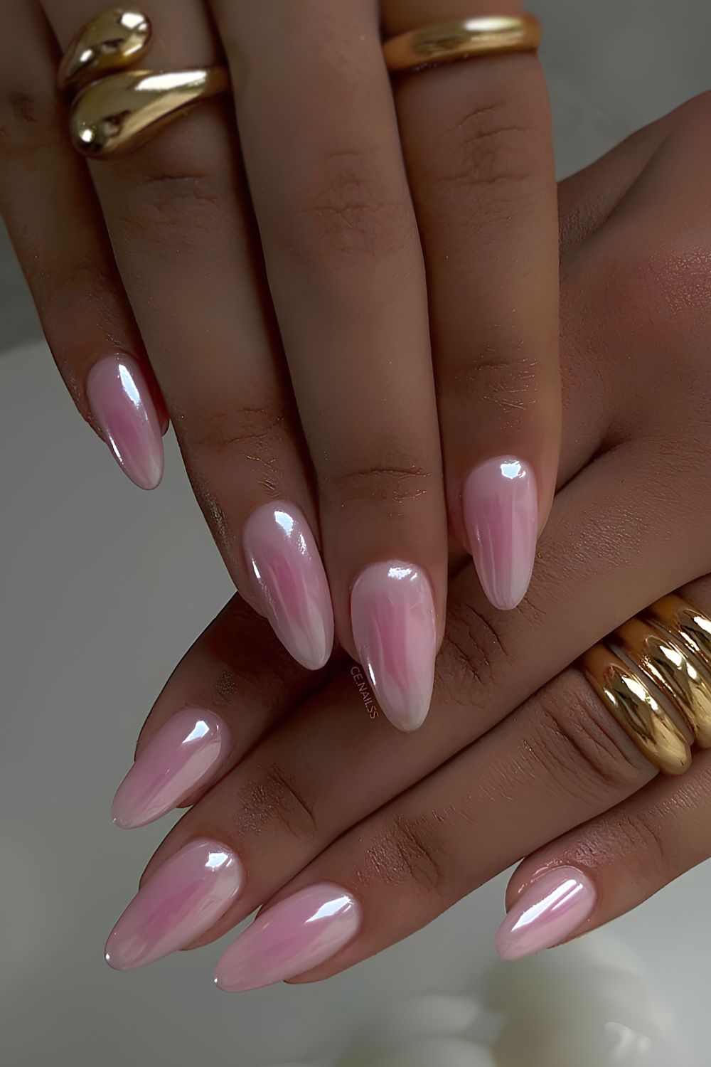 Pink-Chrome-Aura-Maniküre