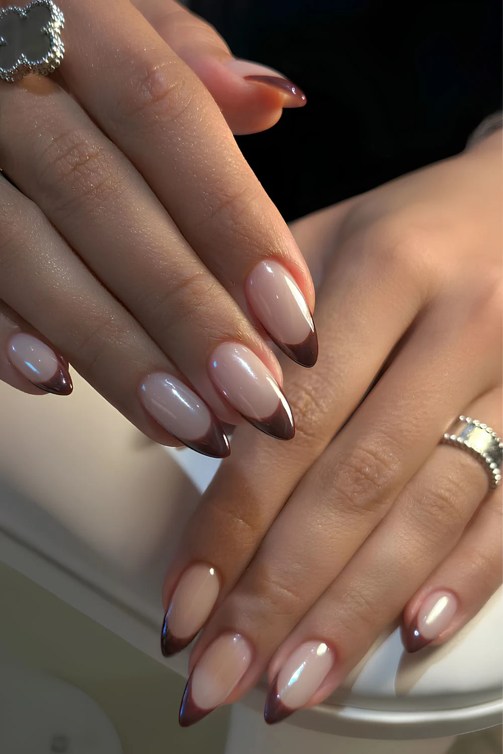 Braune Chrome-French-Tips