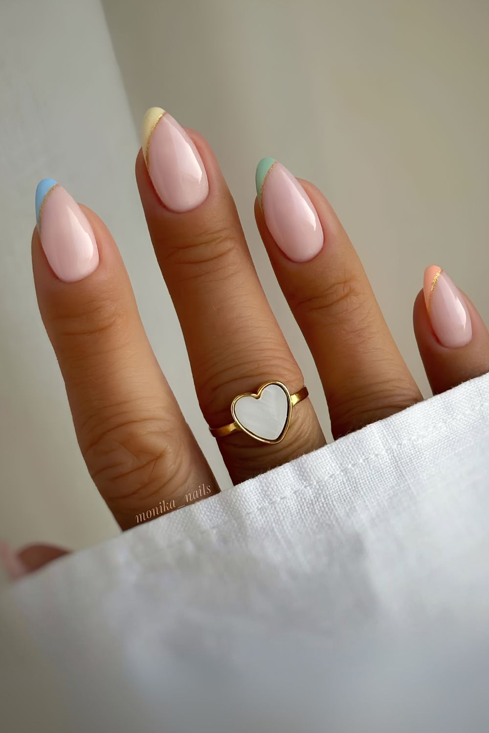 Bunte pastellige Side-French-Tips