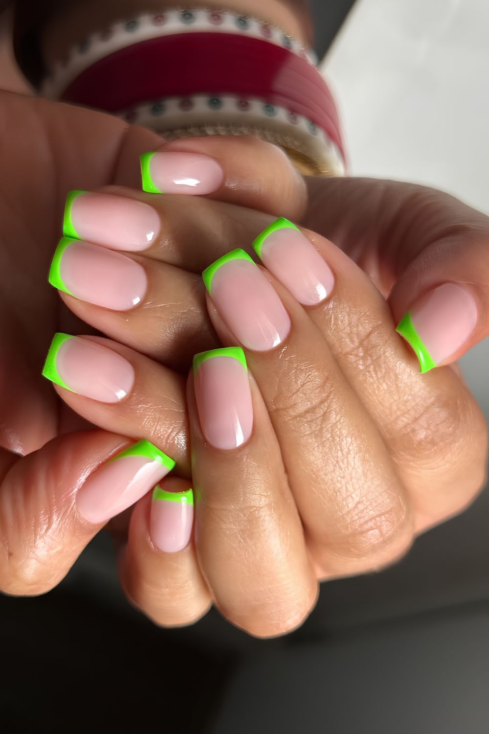 Neongrüne French Tips