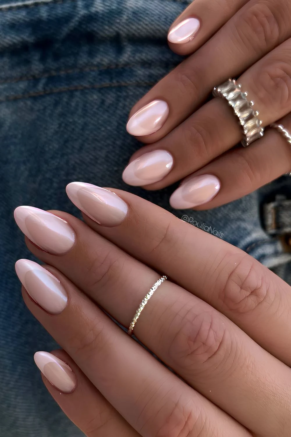 Neutrale French-Mani mit Chrome-Finish