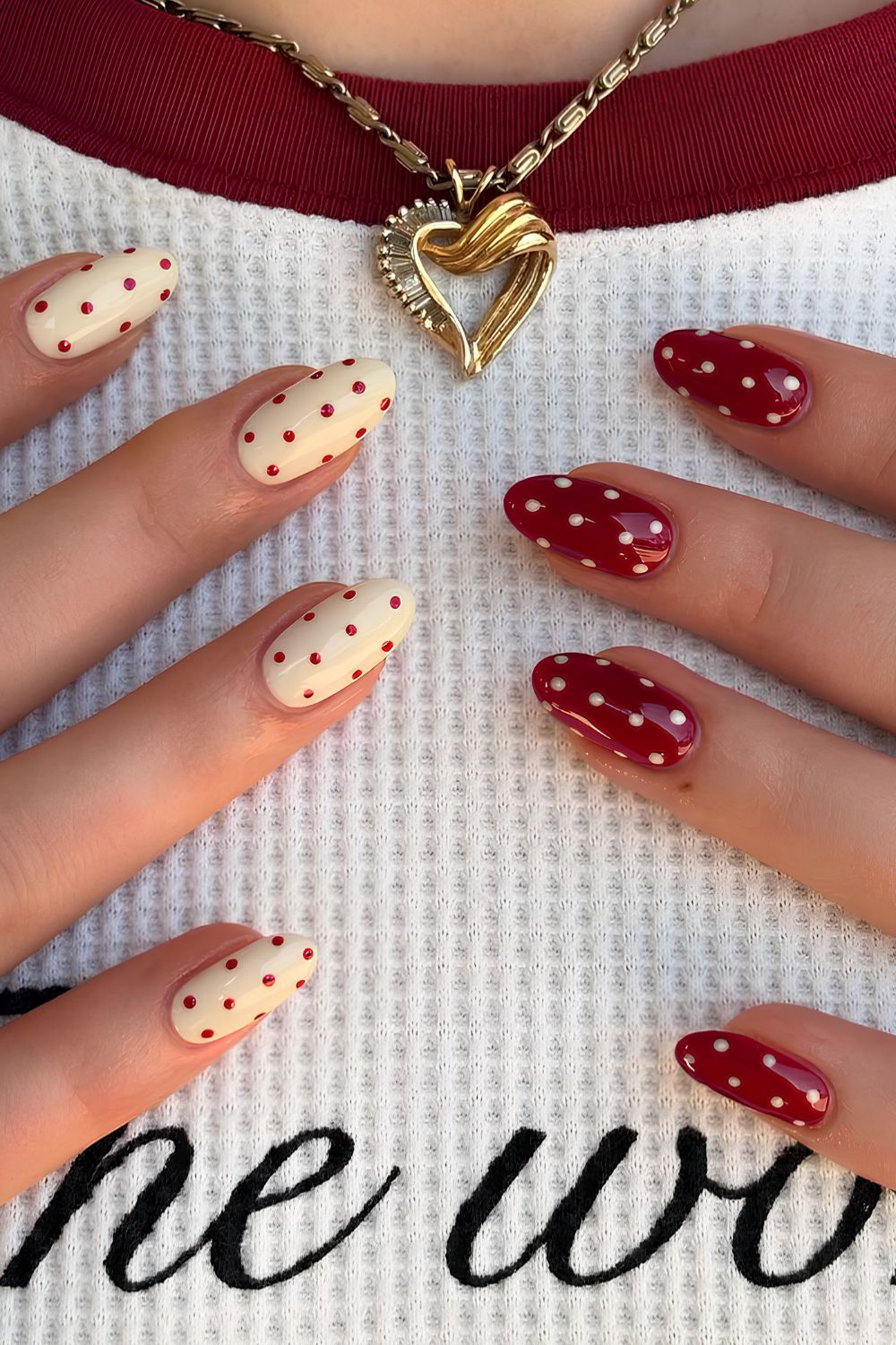 Rote und gelbe Polka Dot Nägel