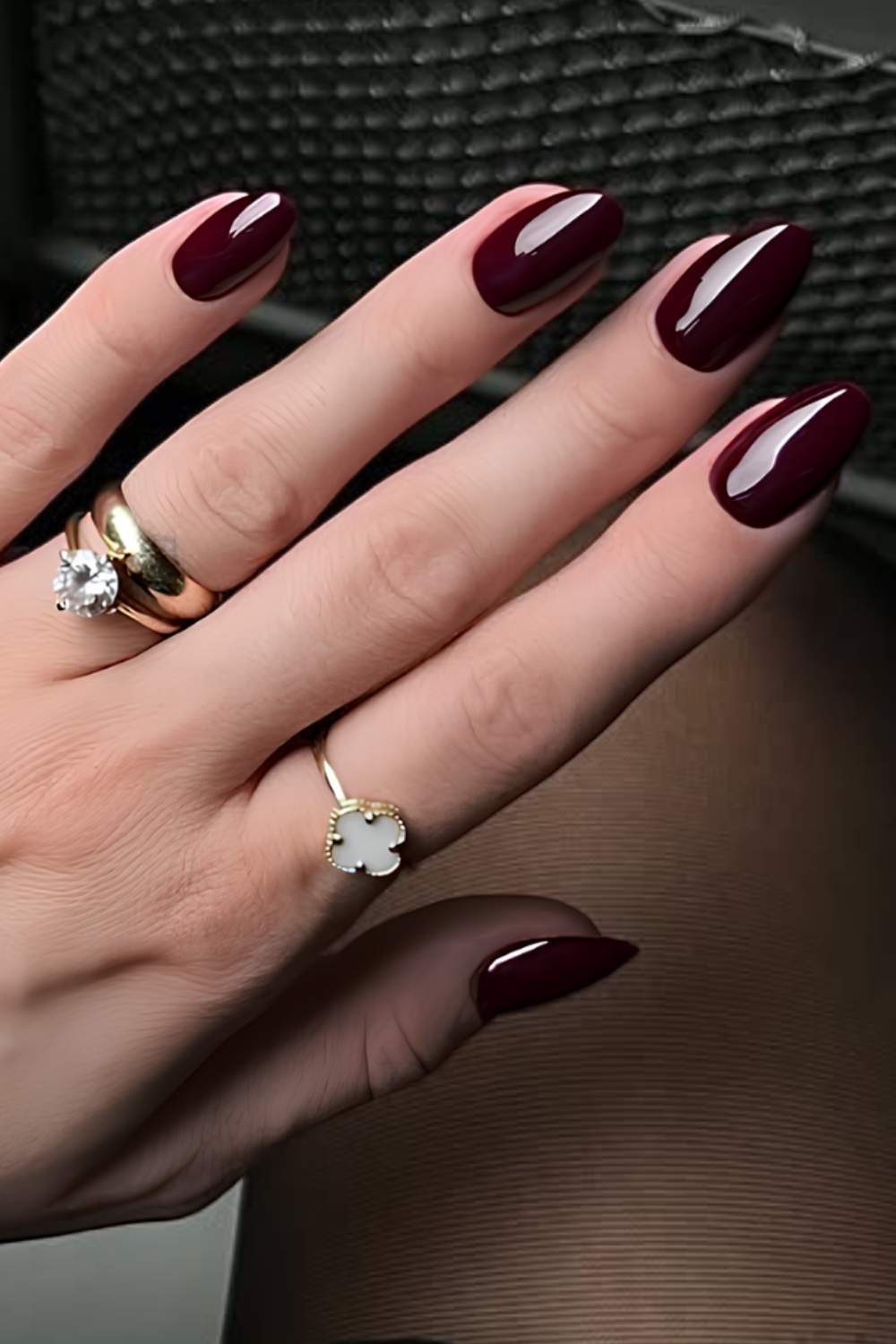 Einfarbige Nägel in Schoko Kirsch