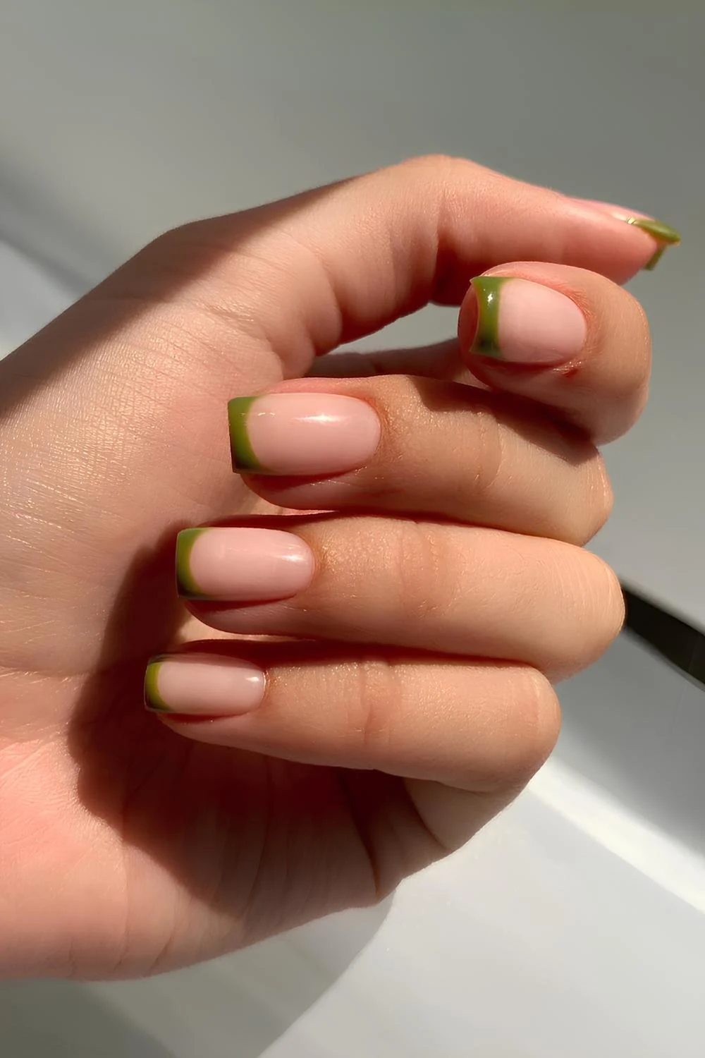 French Tips in Olivgrün