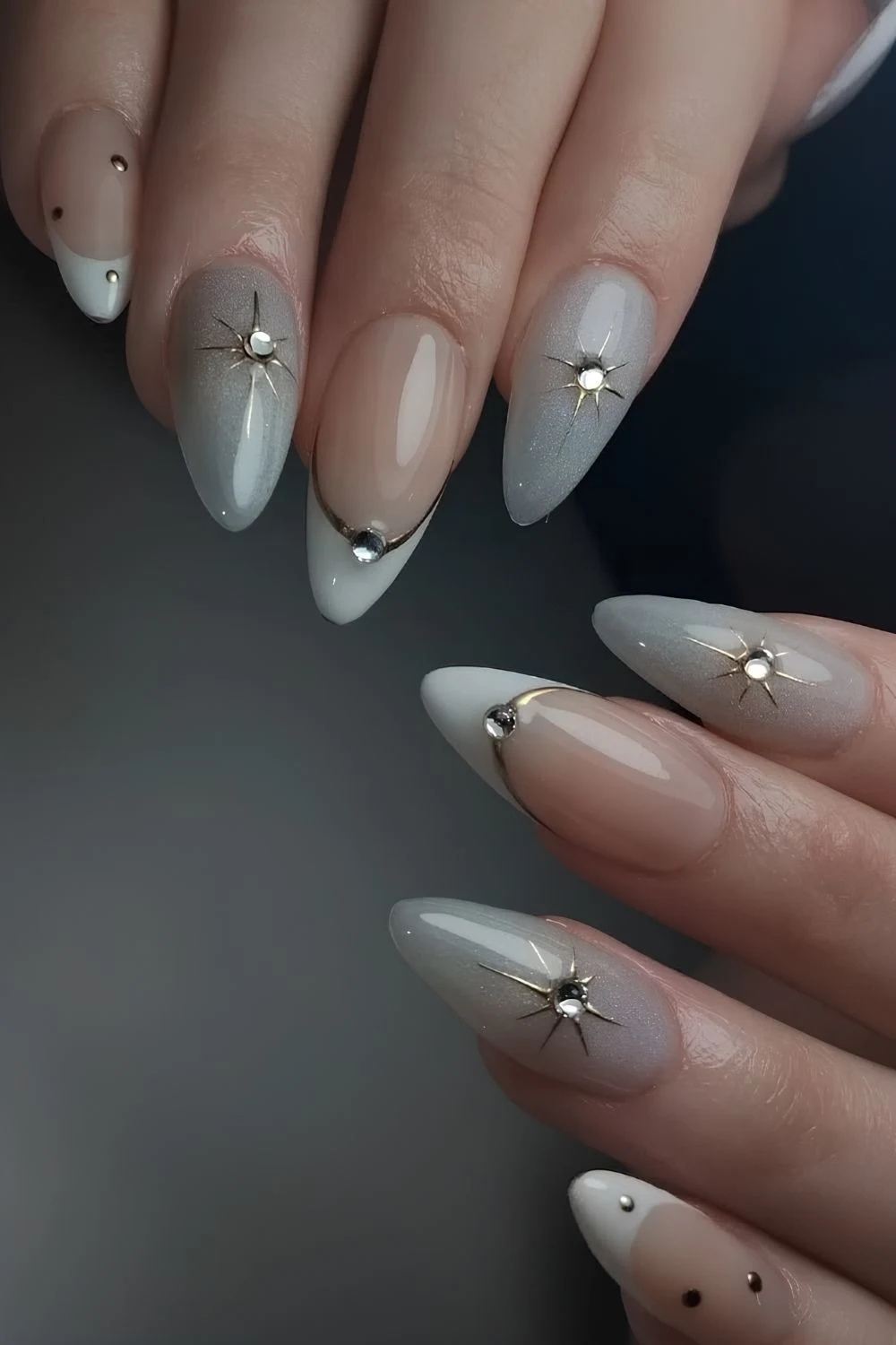 Graue und weiße Sternen-Nägel