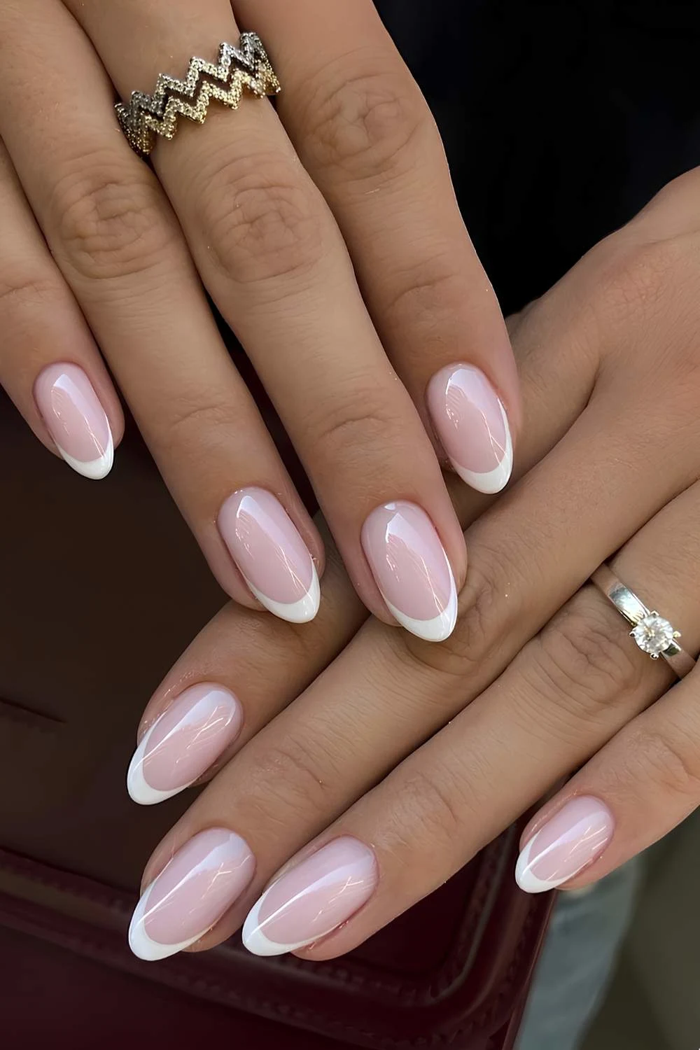 Klassische wei&szlig;e French Tips Manik&uuml;re