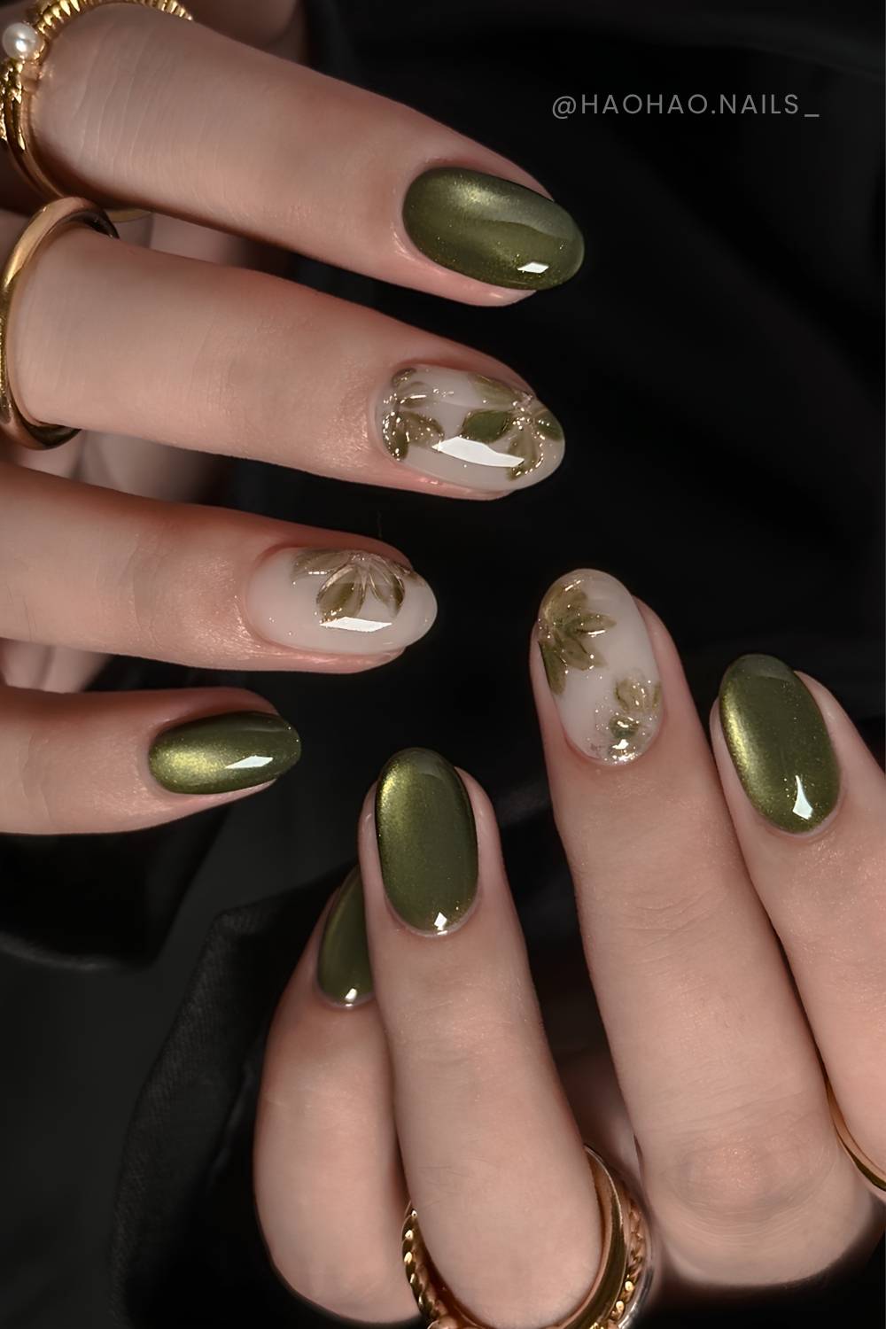 Oliv Cat Eye Naegel mit Blumenakzent